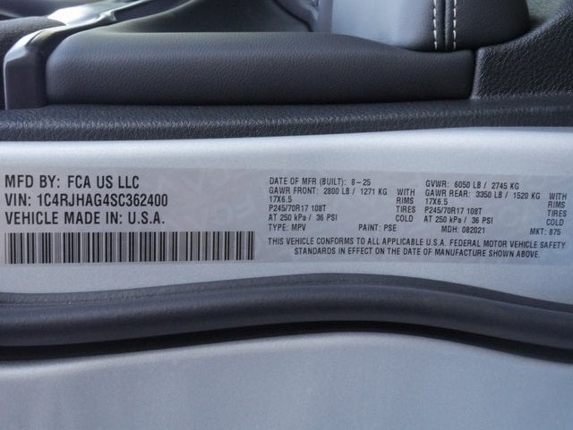 2025 Jeep Grand Cherokee Laredo