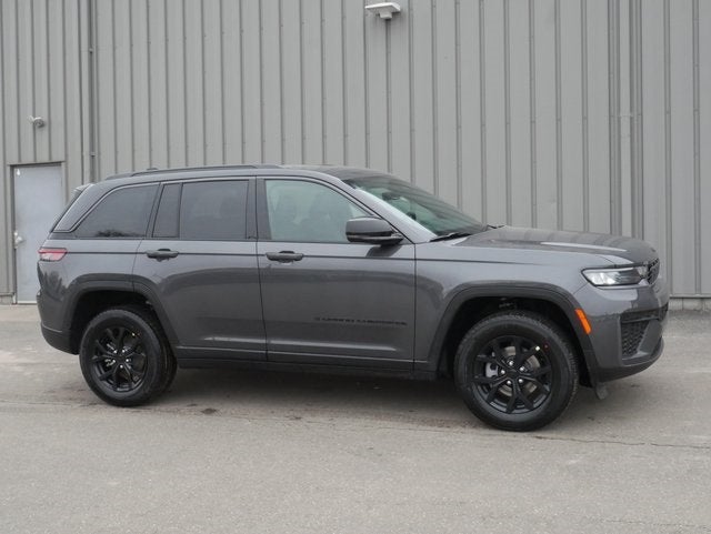 2026 Jeep Grand Cherokee Laredo Altitude