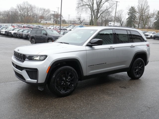 2026 Jeep Grand Cherokee Laredo Altitude