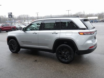 2026 Jeep Grand Cherokee Laredo Altitude