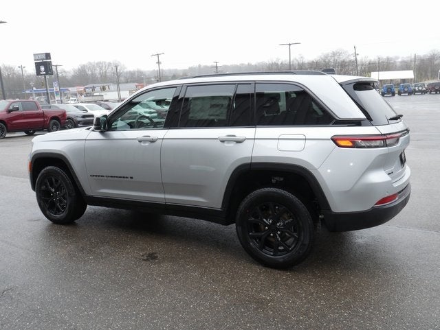 2026 Jeep Grand Cherokee Laredo Altitude