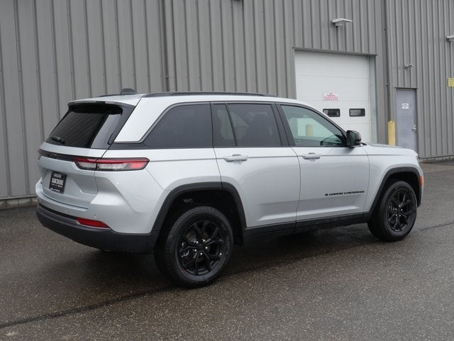 2026 Jeep Grand Cherokee Laredo Altitude