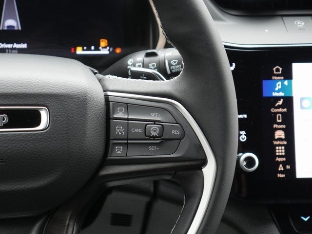 2026 Jeep Grand Cherokee Laredo Altitude