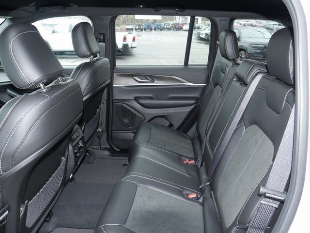 2026 Jeep Grand Cherokee Laredo Altitude