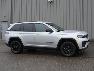 2026 Jeep Grand Cherokee Laredo Altitude