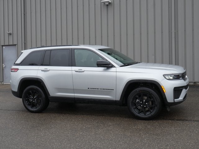 2026 Jeep Grand Cherokee Laredo Altitude