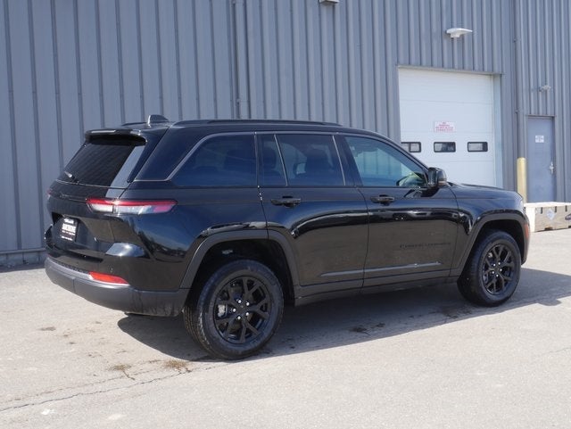 2026 Jeep Grand Cherokee Laredo Altitude