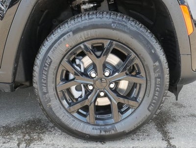 2026 Jeep Grand Cherokee Laredo Altitude