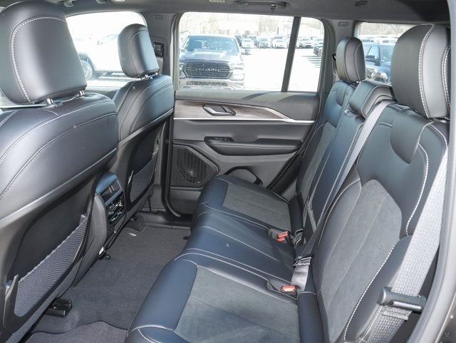 2026 Jeep Grand Cherokee Laredo Altitude