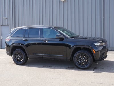 2026 Jeep Grand Cherokee Laredo Altitude