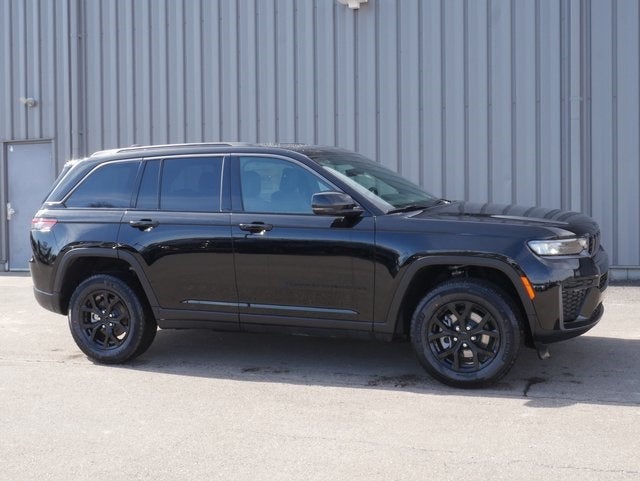 2026 Jeep Grand Cherokee Laredo Altitude