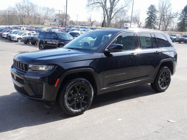 2026 Jeep Grand Cherokee Laredo Altitude