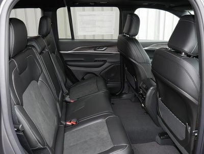 2026 Jeep Grand Cherokee Laredo Altitude