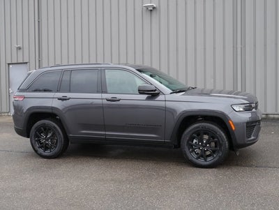 2026 Jeep Grand Cherokee Laredo Altitude