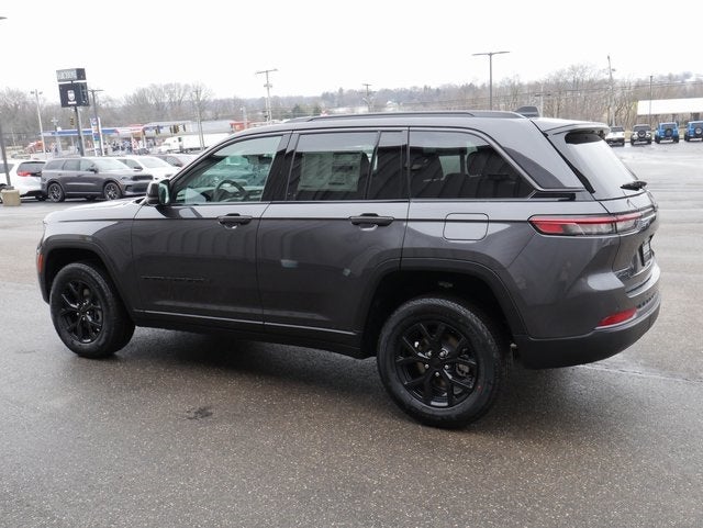 2026 Jeep Grand Cherokee Laredo Altitude