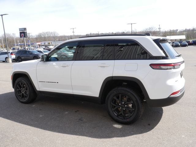 2026 Jeep Grand Cherokee Laredo Altitude