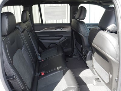 2026 Jeep Grand Cherokee Laredo Altitude