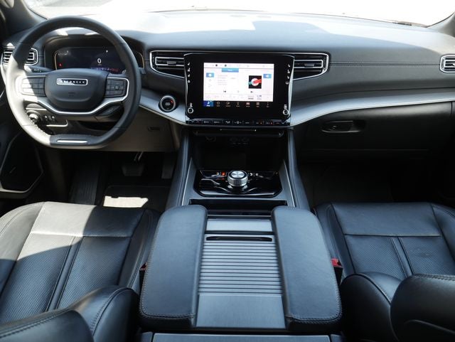 2025 Jeep Wagoneer Base