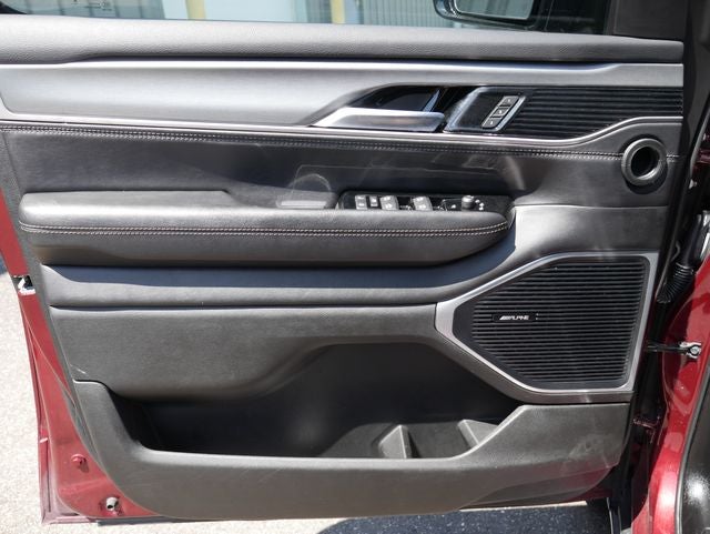 2025 Jeep Wagoneer Base