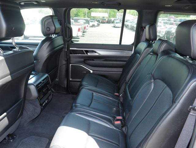 2025 Jeep Wagoneer Base