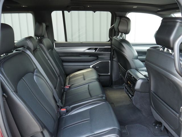 2025 Jeep Wagoneer Base