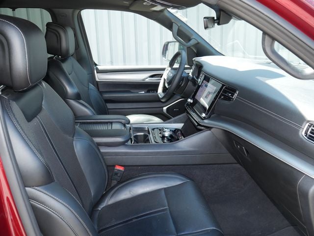 2025 Jeep Wagoneer Base