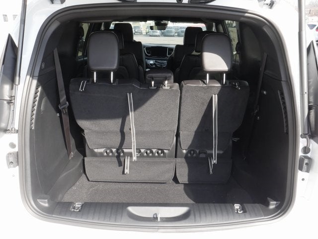 2026 Chrysler Voyager LX