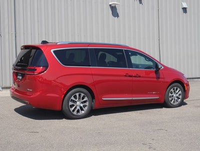 2025 Chrysler Pacifica Hybrid Pinnacle