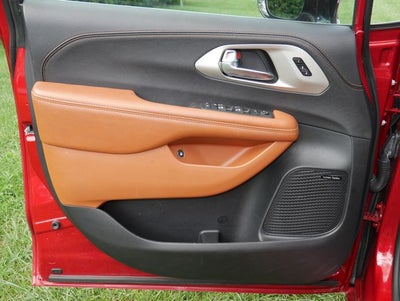 2025 Chrysler Pacifica Hybrid Pinnacle