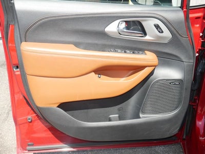 2025 Chrysler Pacifica Hybrid Pinnacle