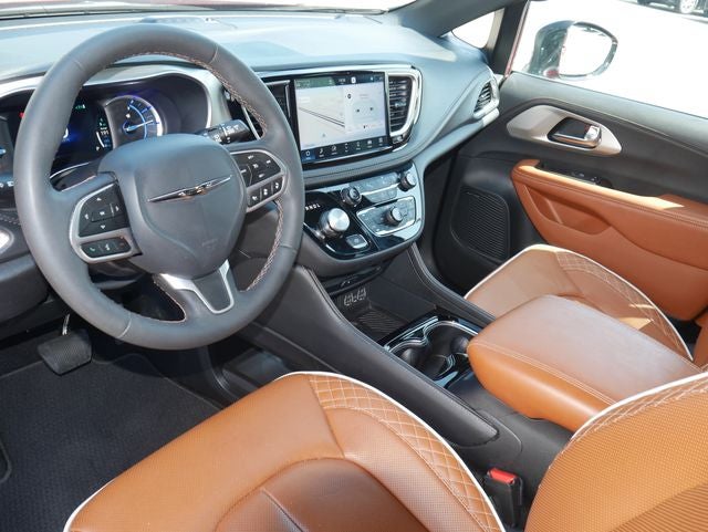 2025 Chrysler Pacifica Hybrid Pinnacle