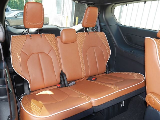 2025 Chrysler Pacifica Hybrid Pinnacle