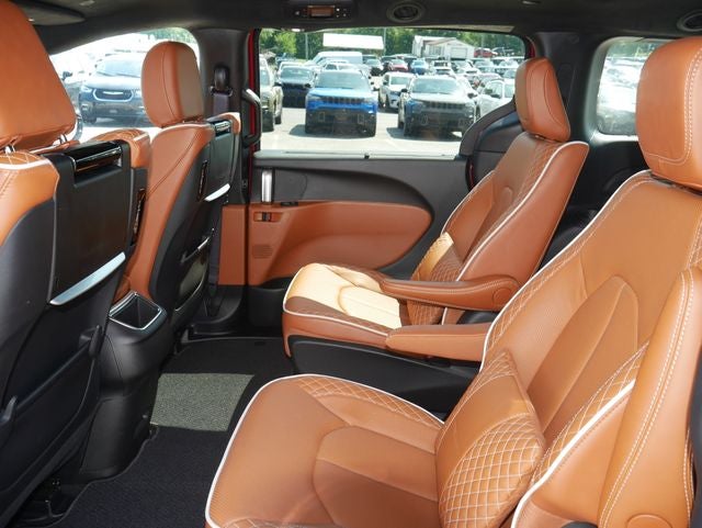 2025 Chrysler Pacifica Hybrid Pinnacle