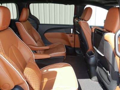 2025 Chrysler Pacifica Hybrid Pinnacle
