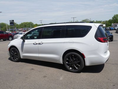 2027 Chrysler Pacifica Limited