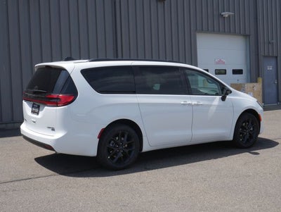 2027 Chrysler Pacifica Limited