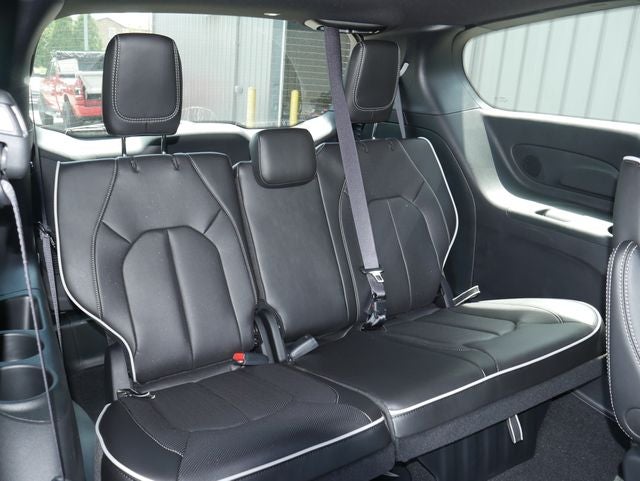 2027 Chrysler Pacifica Limited